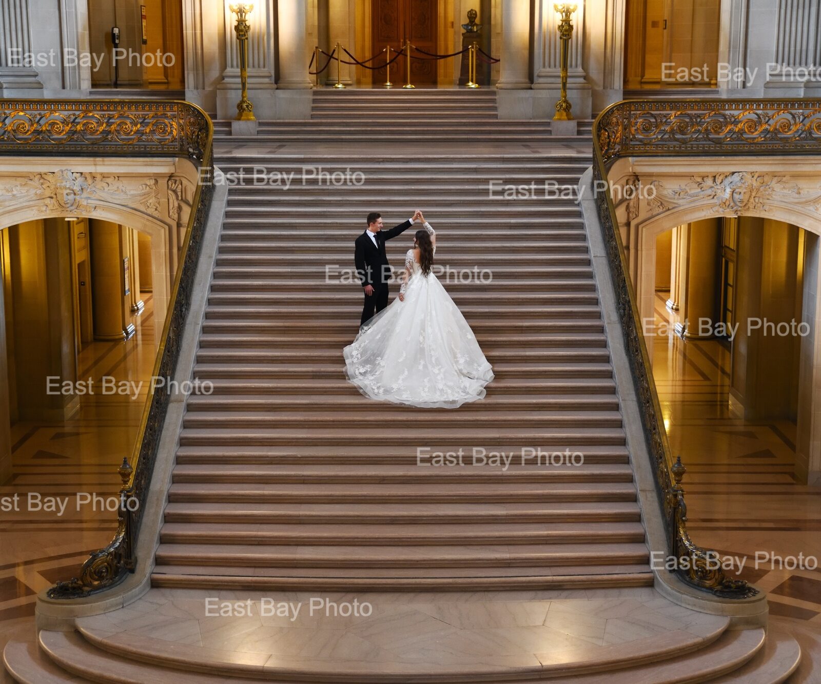 bride-and-groom-wedding-san-francisco-civic-center0000