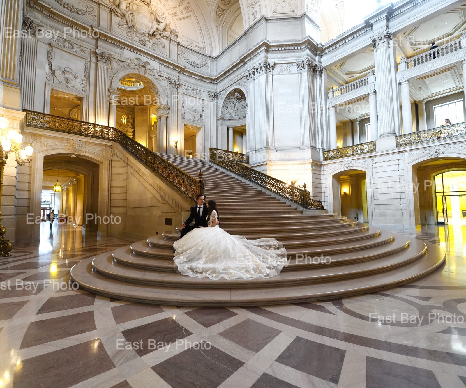 bride-and-groom-wedding-san-francisco-civic-center0002
